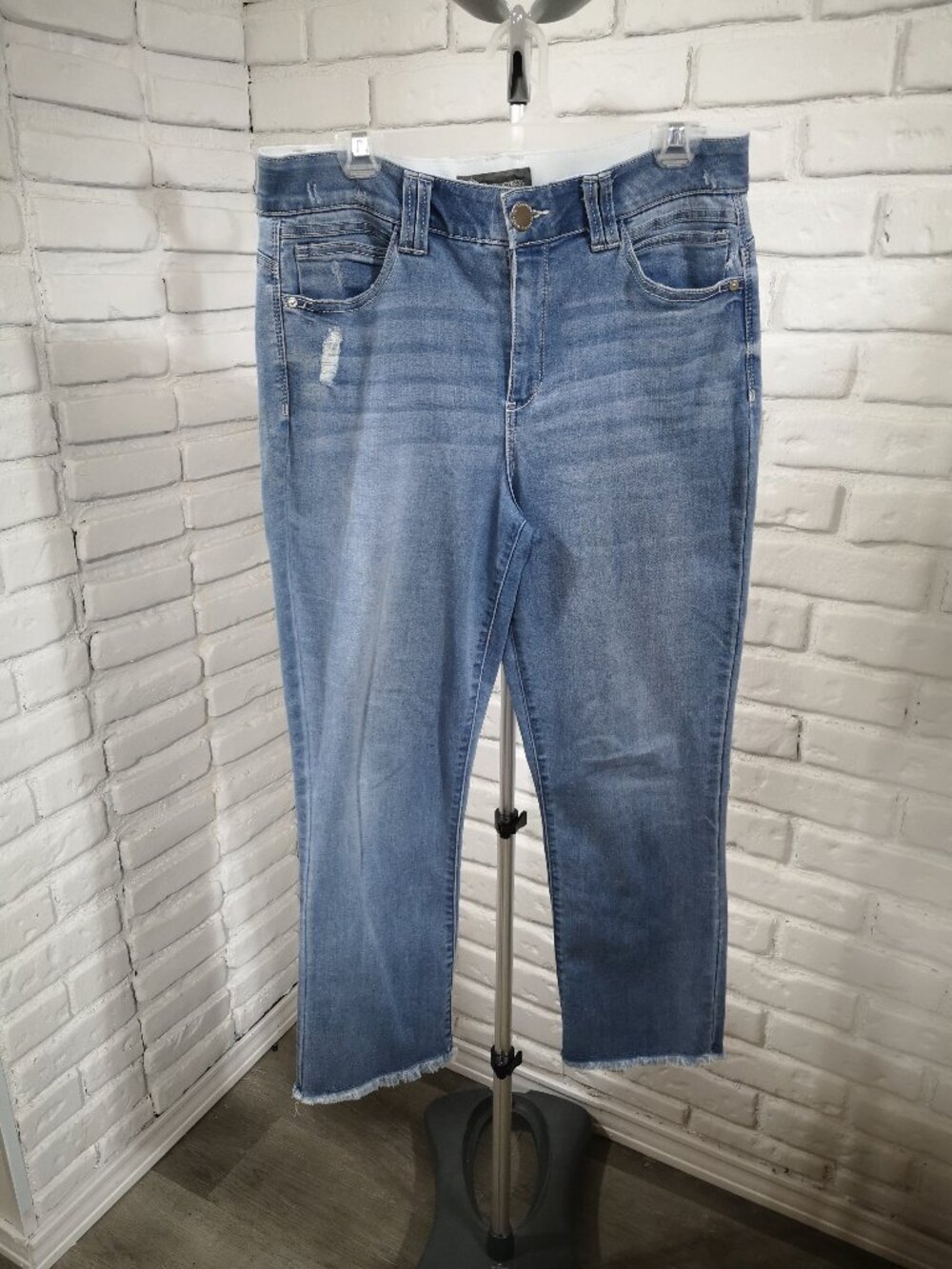 Democracy "Ab Technology" Ladies Size 12 Light Wash Light Distressing Blue Jeans